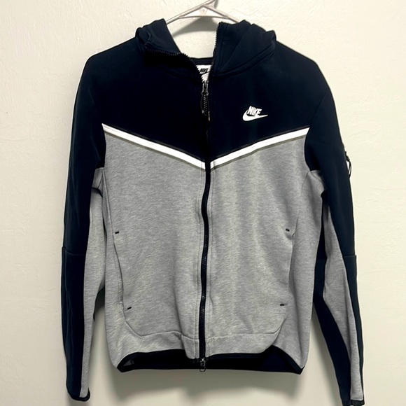 Nike Tech Jacket Kids Black and Gray Jacket - Picture 1 of 6